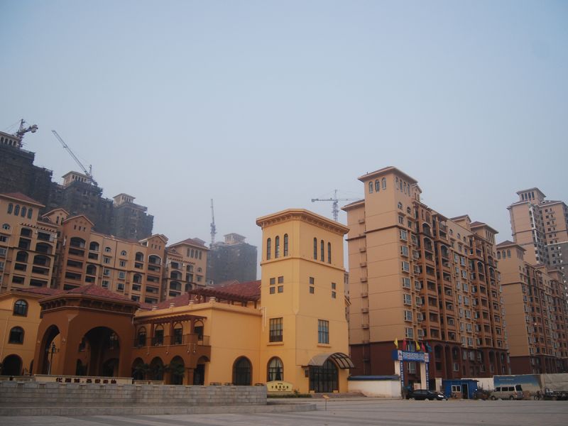 華強(qiáng)城一期二標(biāo)段工程（2010年省文明工地、省“結(jié)構(gòu)中州杯”工程